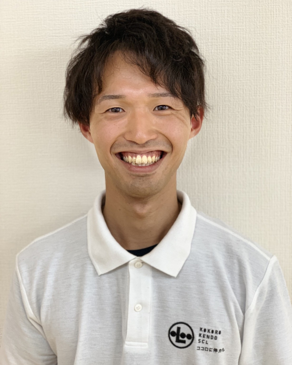 岡　航
